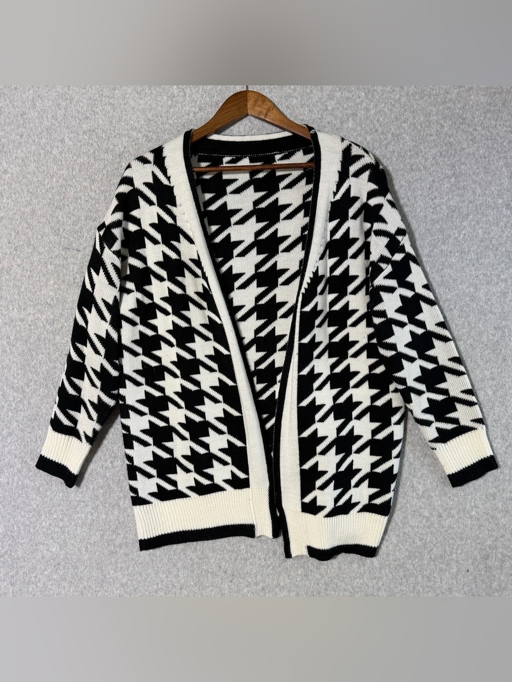 Cupshe Black and White Houndstooth Open-Front Cardigan small